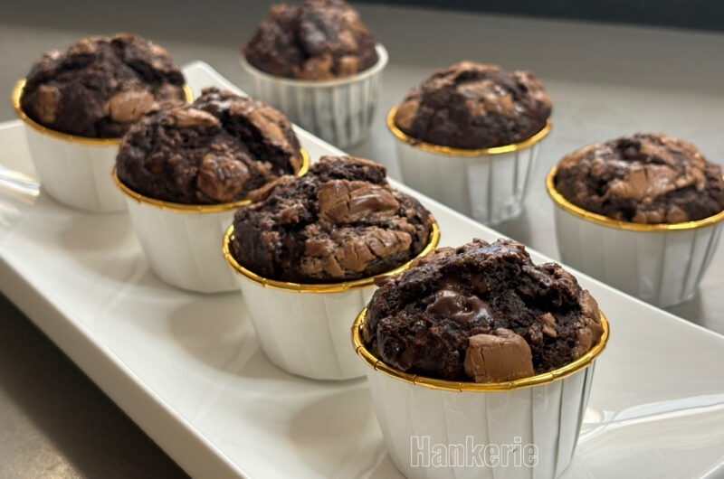 EASY and MOIST Banana Chocolate Muffins Recipe