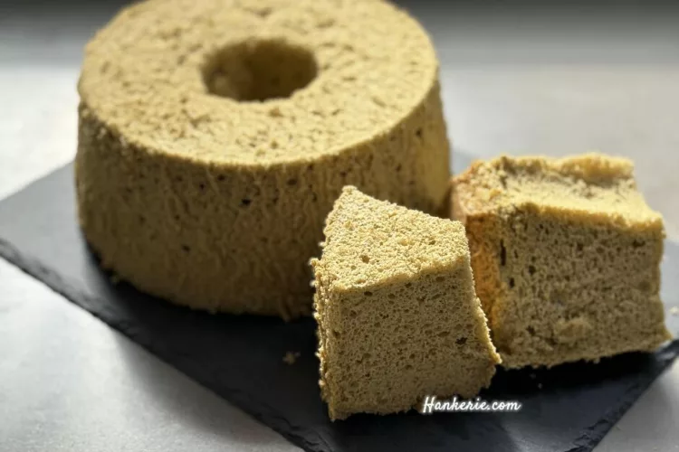 Green tea chiffon cake