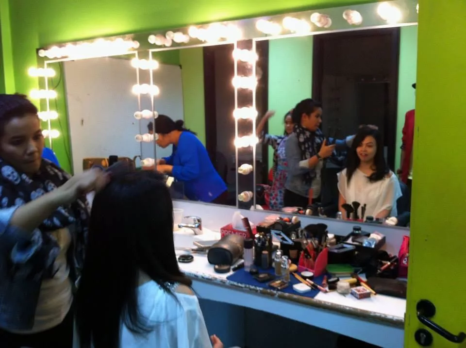 Hairdo and makeup at TV studio