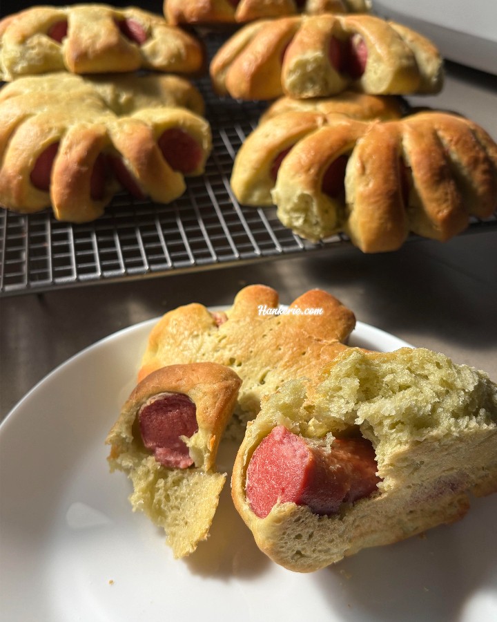 How to Make Sourdough Pandan Sausage Flower Bread