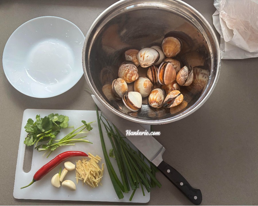 Malaysian-Style Stir-Fried Golden Clams (Lala)
