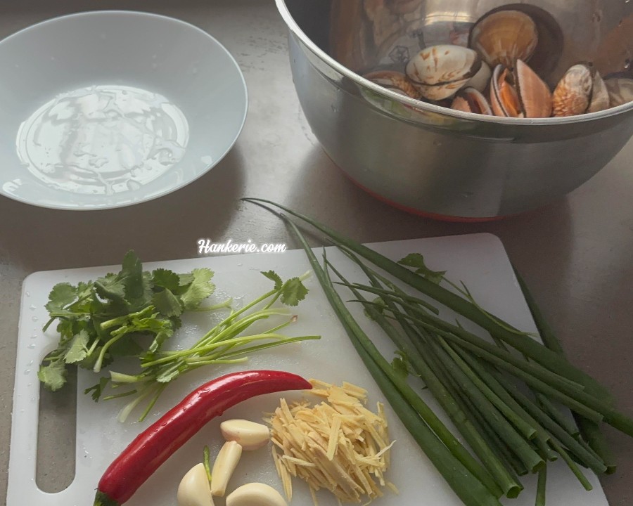 Malaysian-Style Stir-Fried Golden Clams (Lala)